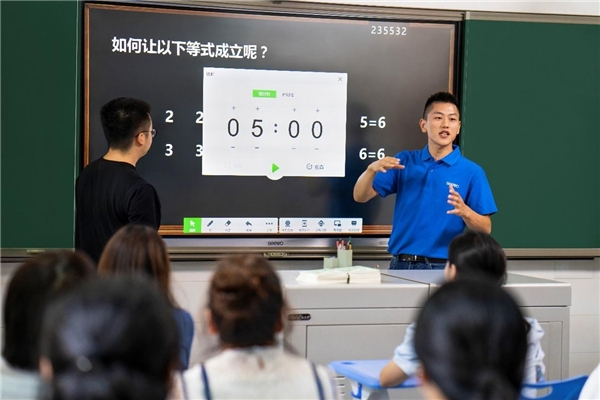 希沃服务故事宣传片正式上线希沃人以热爱守护信息化教学常态化