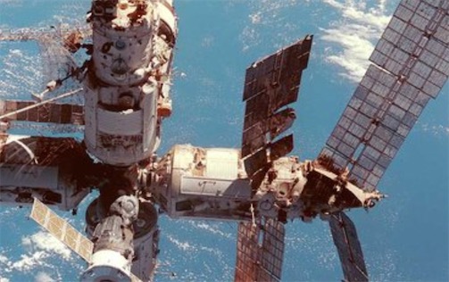 在太空中工作时间最长的人 波利亚科夫工作了437天17小时58分17秒