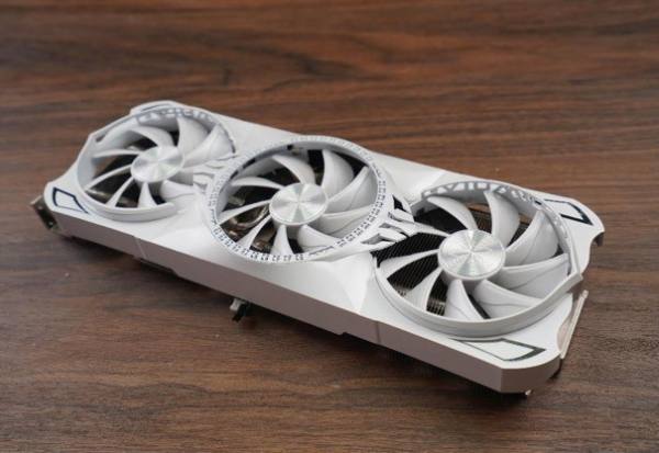 耕升 RTX 4060 Ti 星极皓月OC,DLSS 3助力1080P光追极致体验